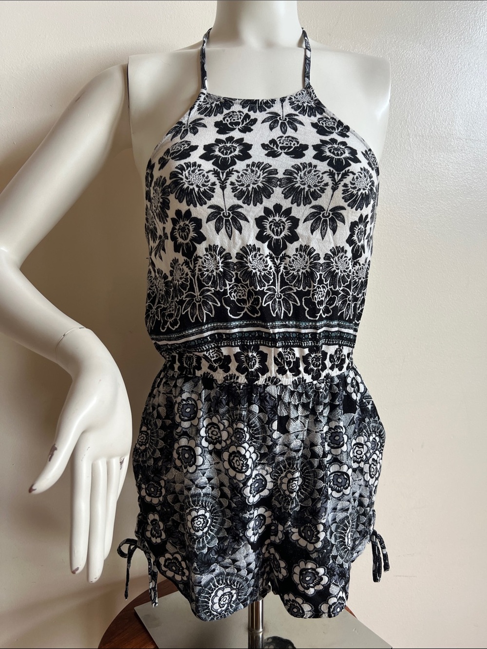 kendall & Kylie romper Black & White Floral Halter boho flirty summer festival